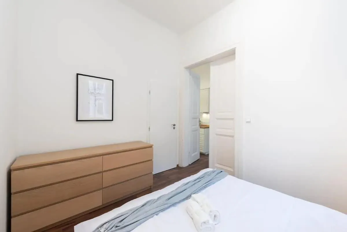 Metropolitan Prague Apt With Amenities Apartment