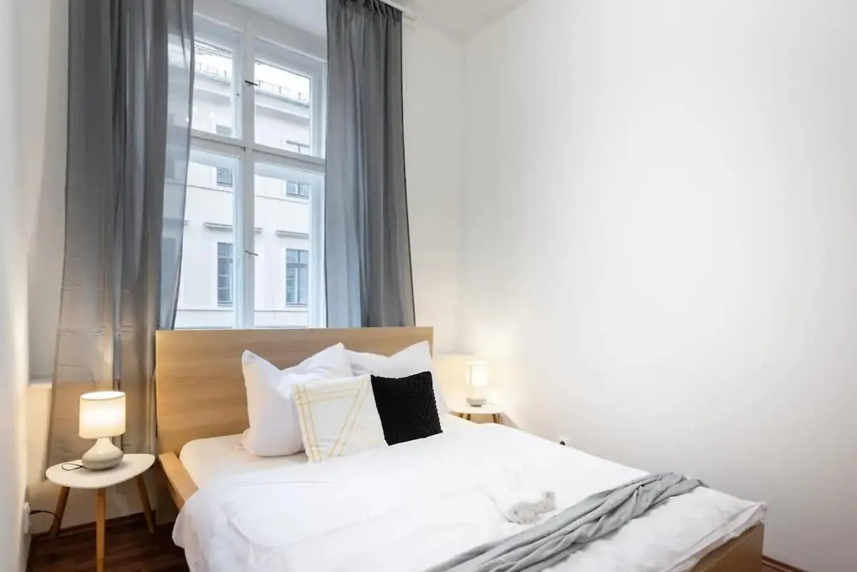 Metropolitan Prague Apt With Amenities