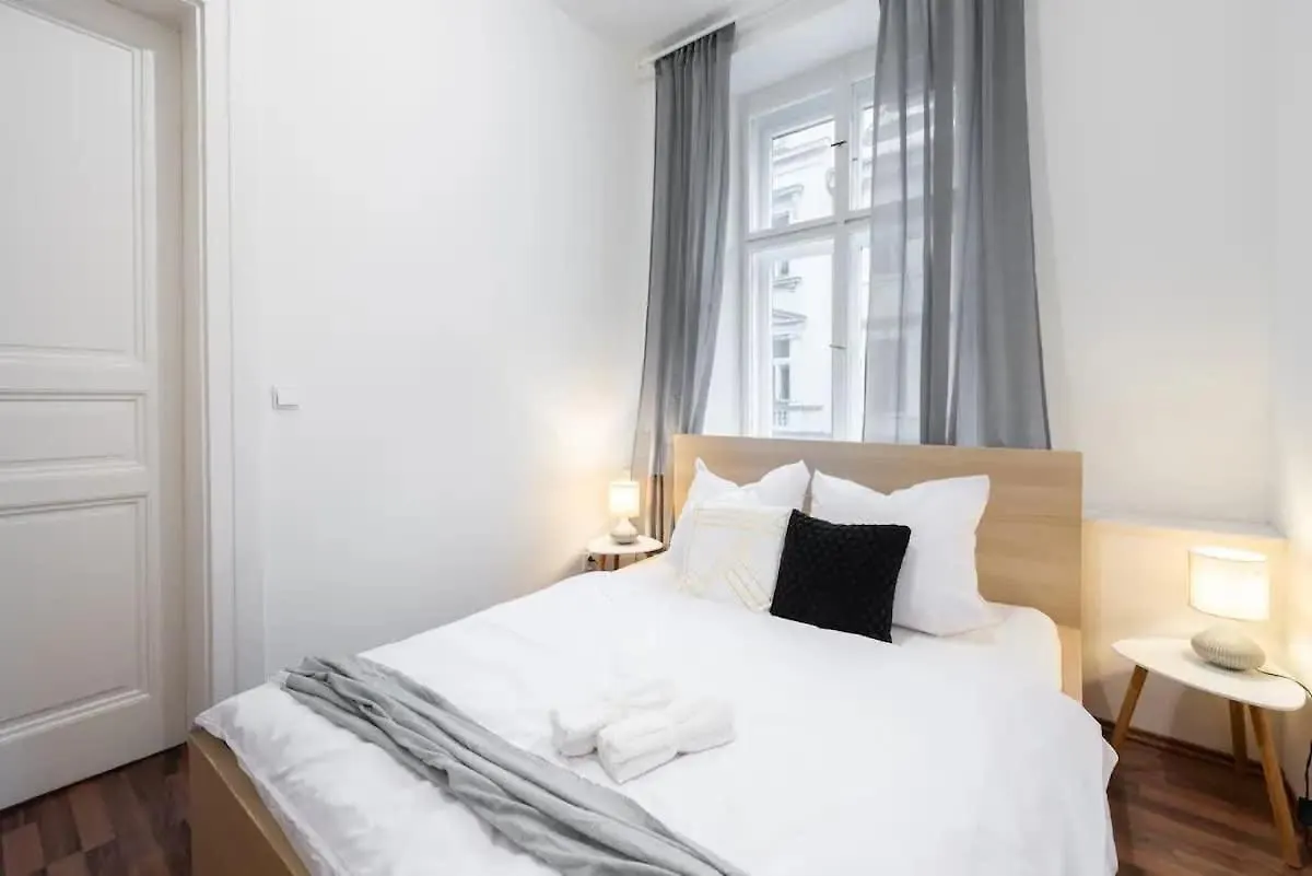 Metropolitan Prague Apt With Amenities