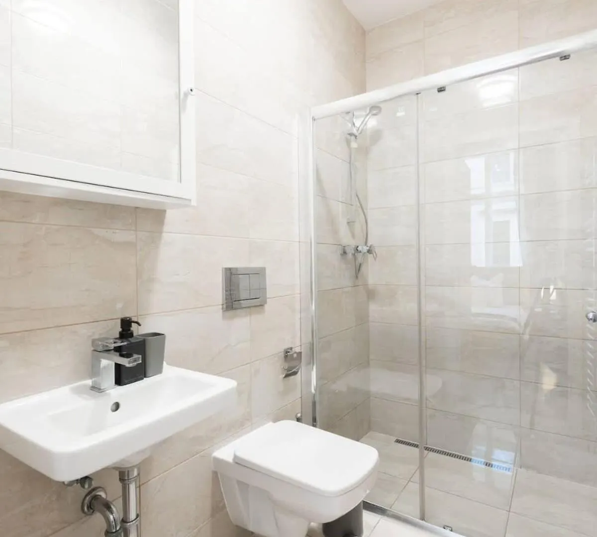 Metropolitan Prague Apt With Amenities